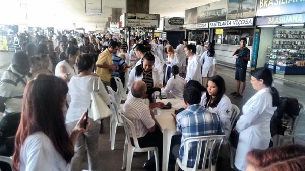 Tenda da Saúde Rodoviária do Plano Piloto - 14/05 Manhã - Presidente Osvaldo Peralta e Diretora Ana Maria